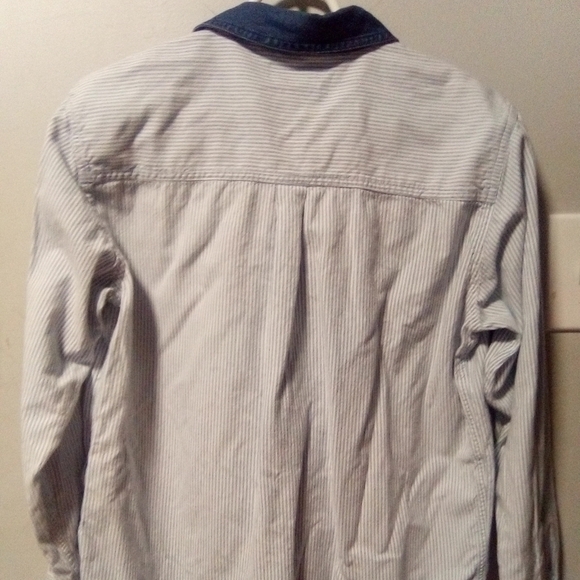 CABIN Creek Christmas ladies blue and white pin stripe blouse. Size large - Picture 6 of 7